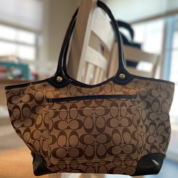 PRICE DROP✨🤩 COACH Bleeker black & tan signature shoulder tote - Picture 6 of 11